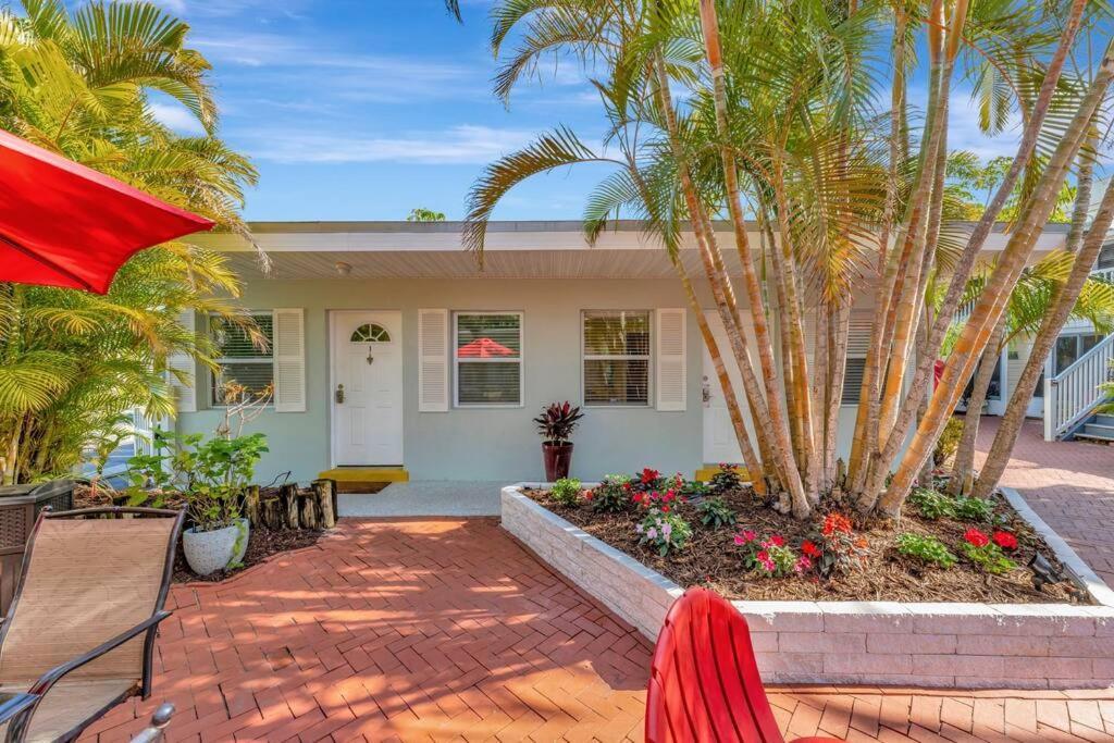 Sea Gem One Bed One Bath Charmer Steps To Beach Bradenton Beach Dış mekan fotoğraf