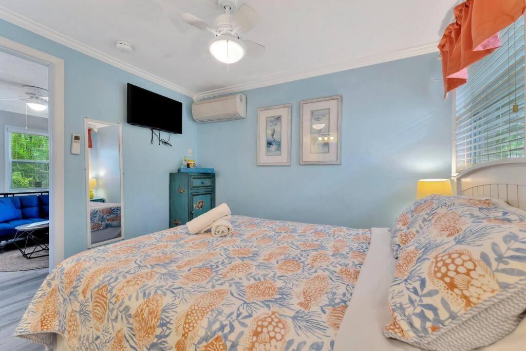 Sea Gem One Bed One Bath Charmer Steps To Beach Bradenton Beach Dış mekan fotoğraf