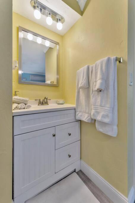 Sea Gem One Bed One Bath Charmer Steps To Beach Bradenton Beach Dış mekan fotoğraf