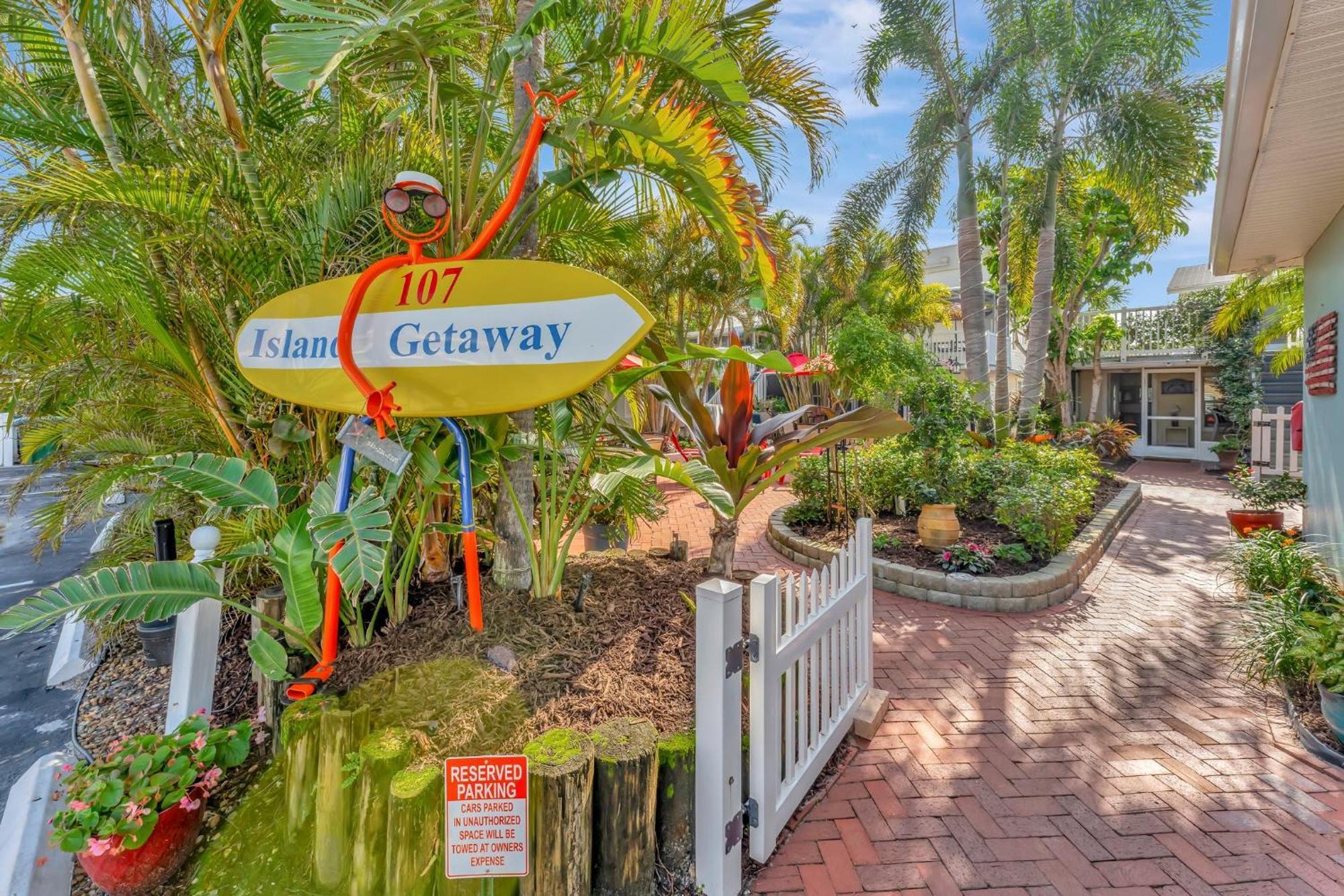 Sea Gem One Bed One Bath Charmer Steps To Beach Bradenton Beach Dış mekan fotoğraf