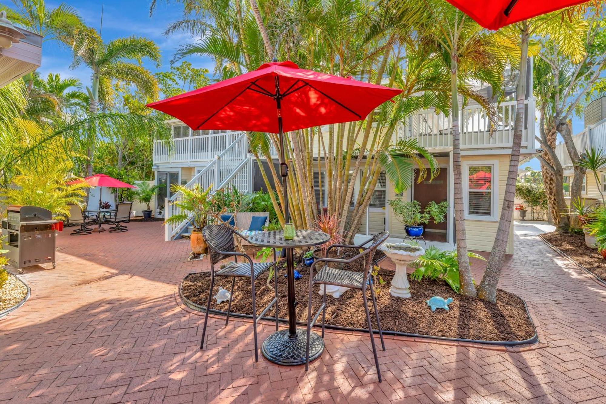 Sea Gem One Bed One Bath Charmer Steps To Beach Bradenton Beach Dış mekan fotoğraf